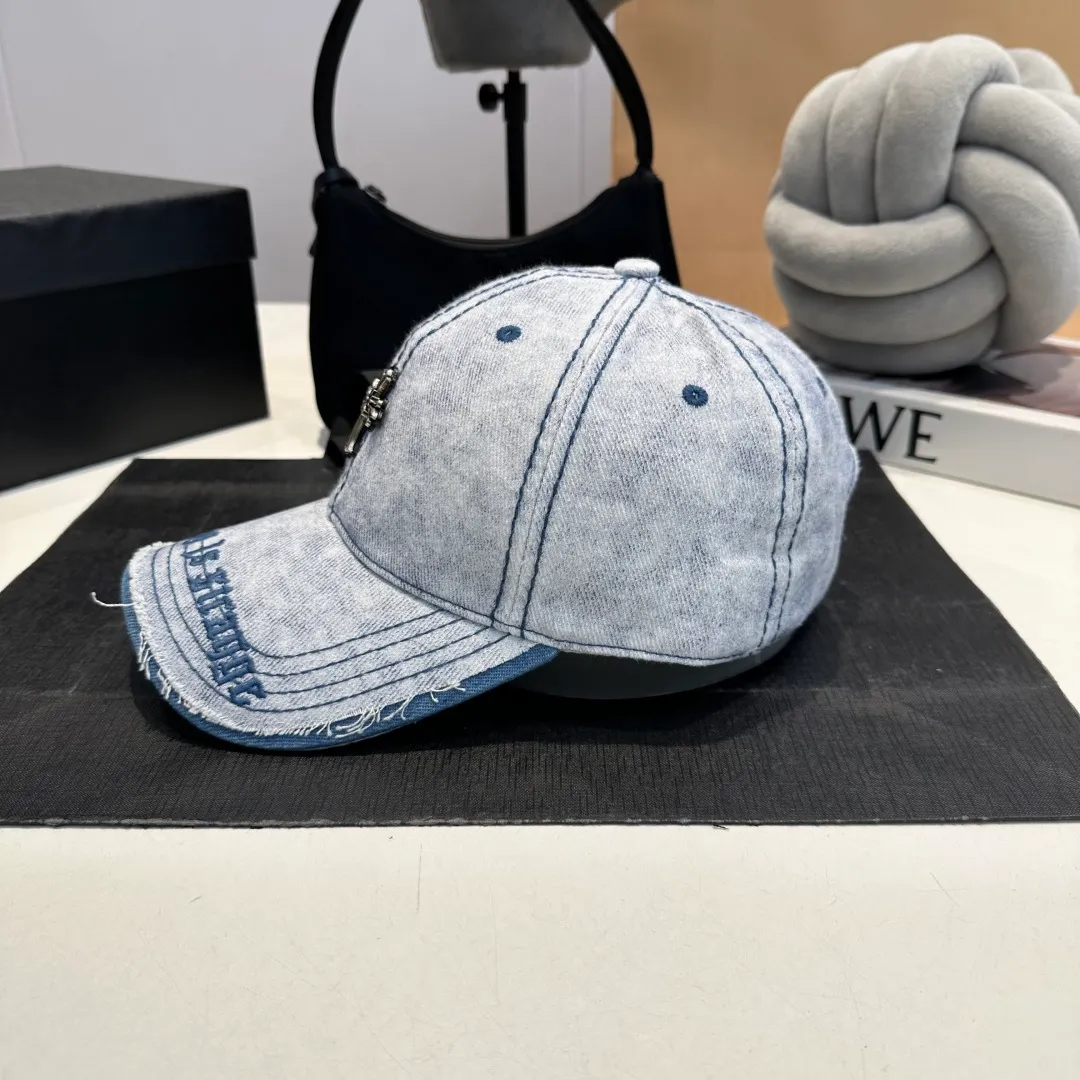 P60 Crow Heart 🆕🆕New baseball cap, stylish and classic cross logo, casual with a cool feeling, unisex style, same style for men and women! Very easy to match! Head circumference: 56-58cm is available